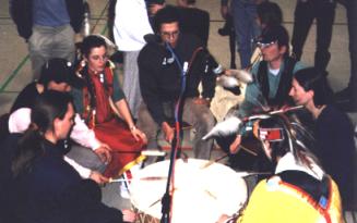 „Red Moon“ beim 11. Winter-Powwow 2000 in Velten